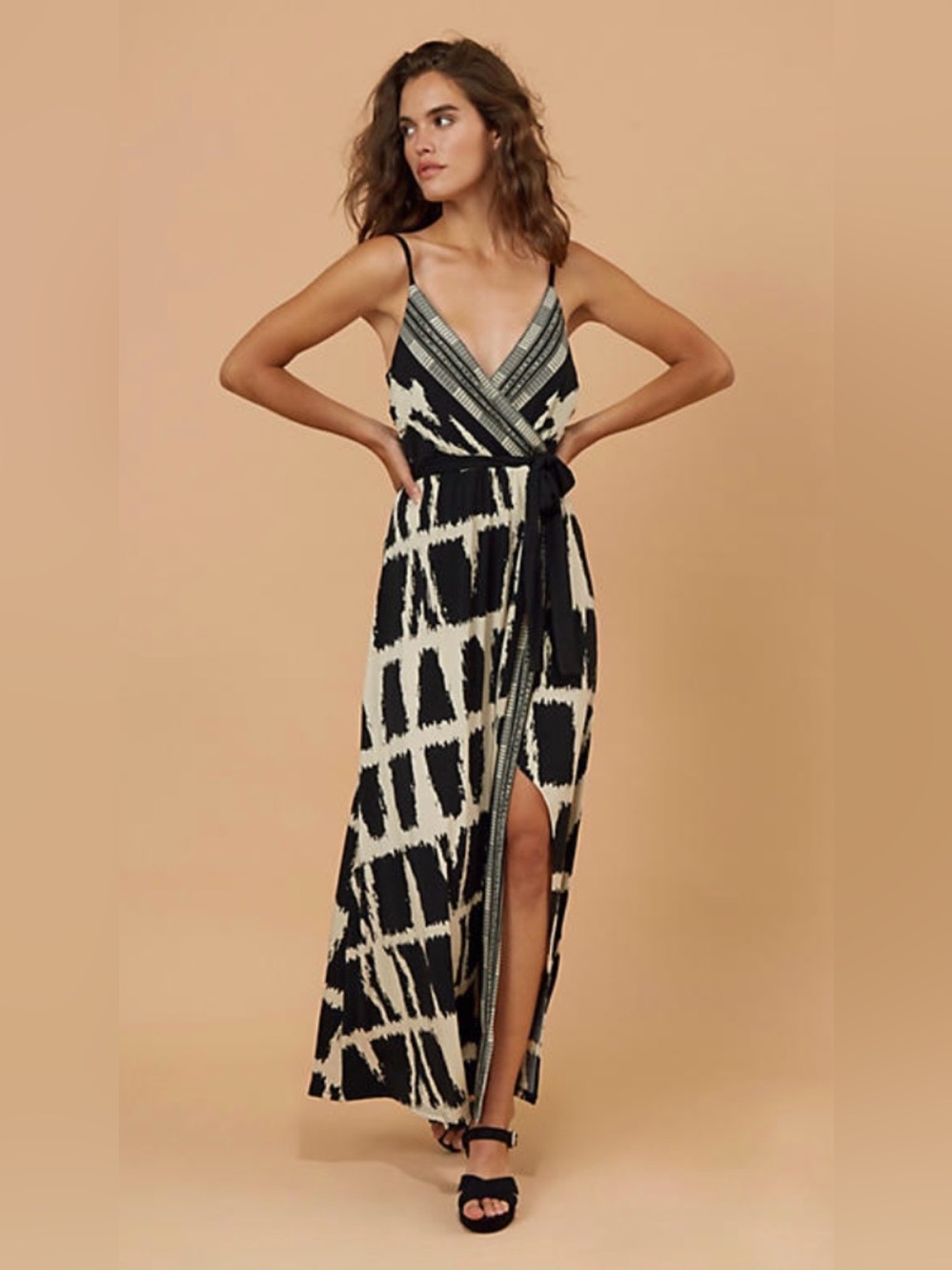 Le Chateau Abstract Print Black and Cream V-Neck Maxi Summer Dress Side Slit - Picture 1 of 7